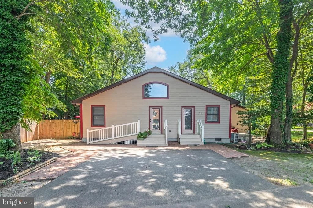 Photo of 39 N PRIMROSE LANE