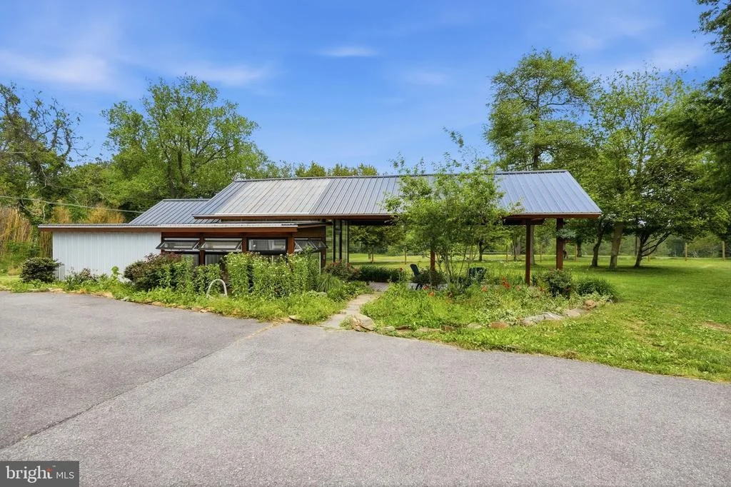 Photo of 15715 AVERY ROAD