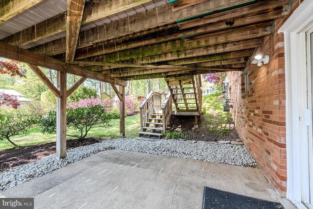 Photo of 6526 GREENVIEW LANE