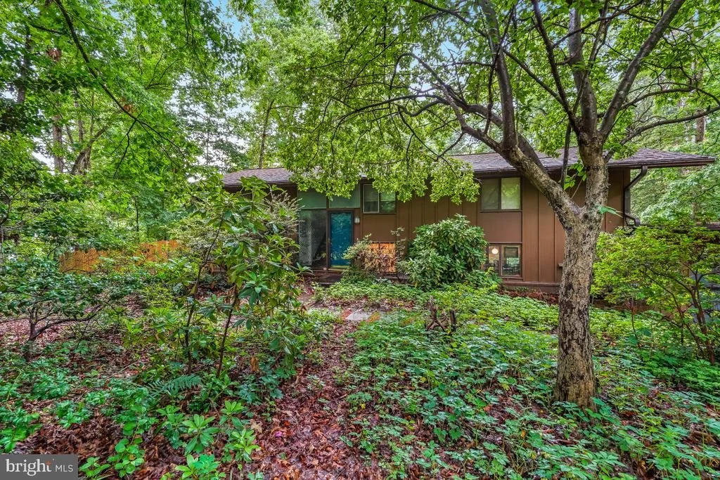 Photo of 8545 PINEWAY COURT