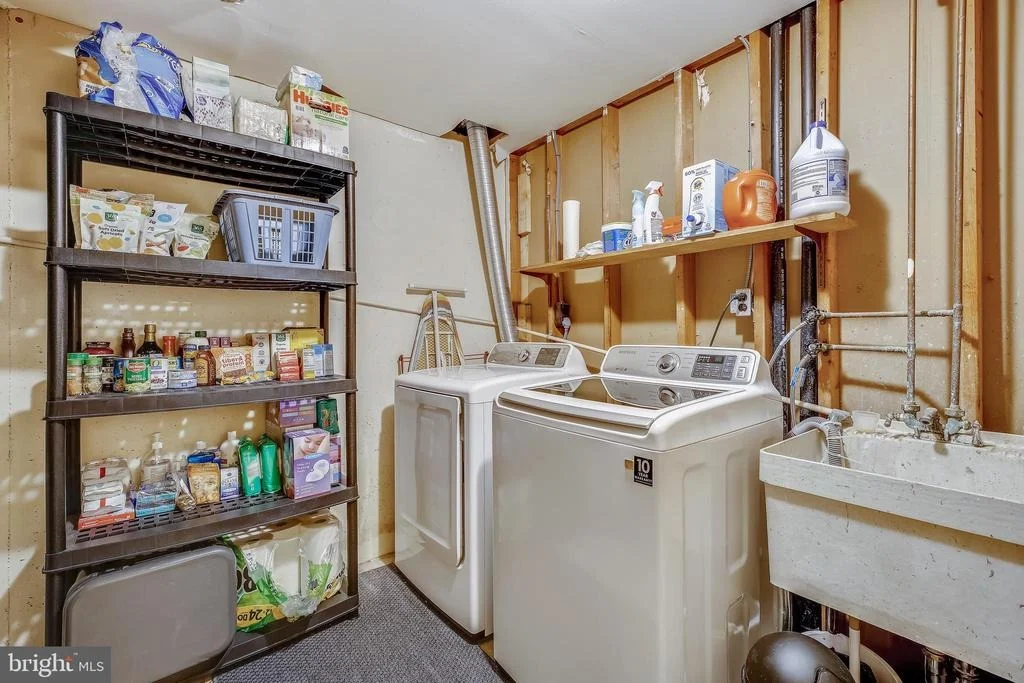Photo of 10105 MEREDITH AVENUE