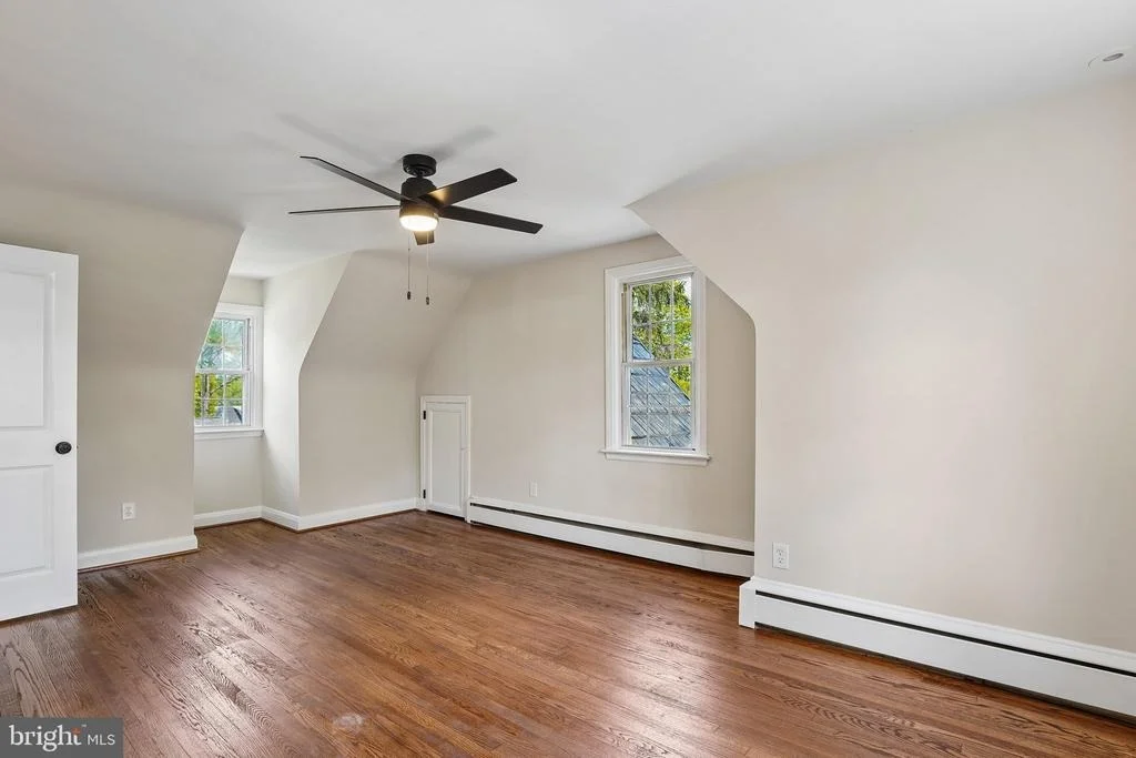 Photo of 527 FOREST VIEW ROAD