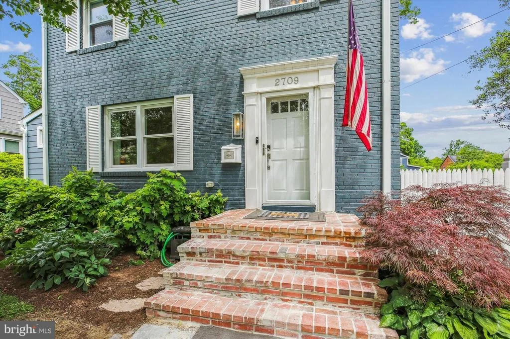 Photo of 2709 EMMET ROAD