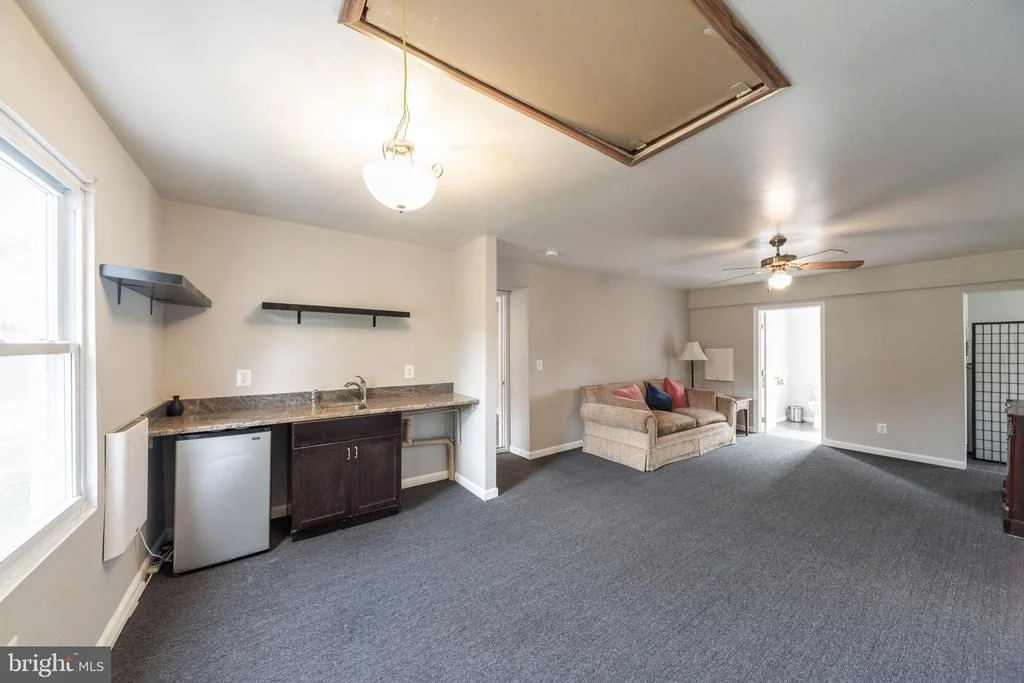 Photo of 8135 HIGHPOINT ROAD