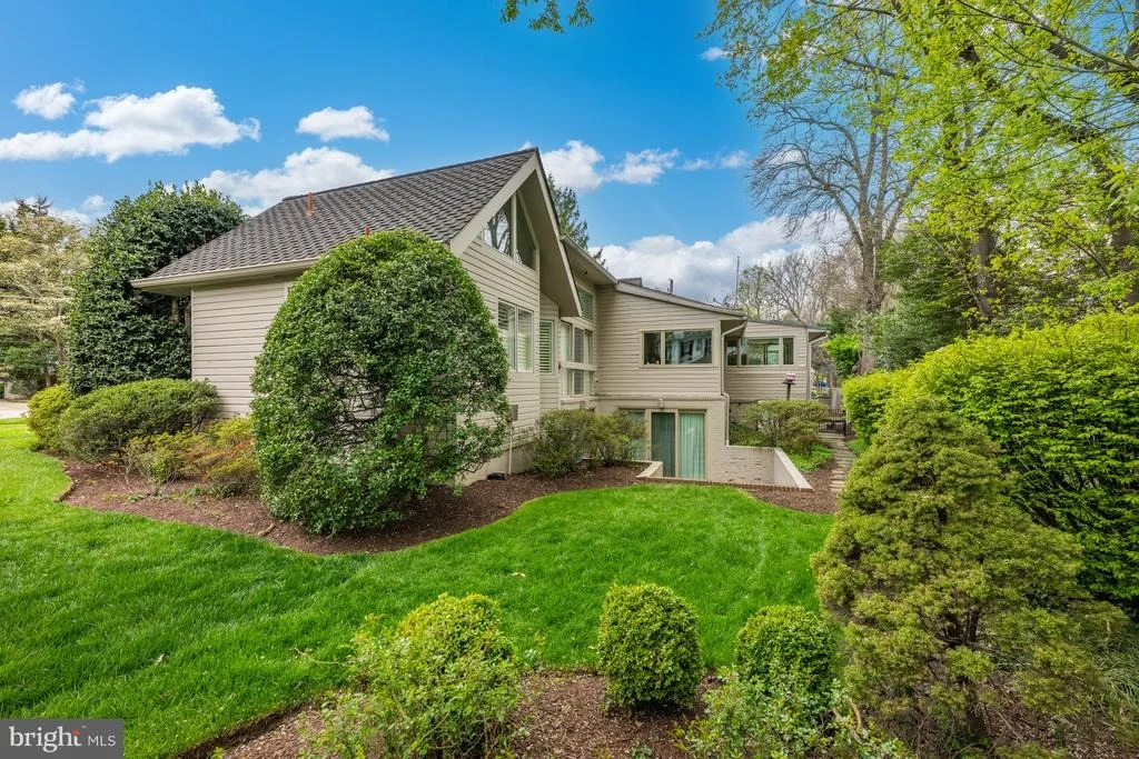 Photo of 4015 LAIRD PLACE