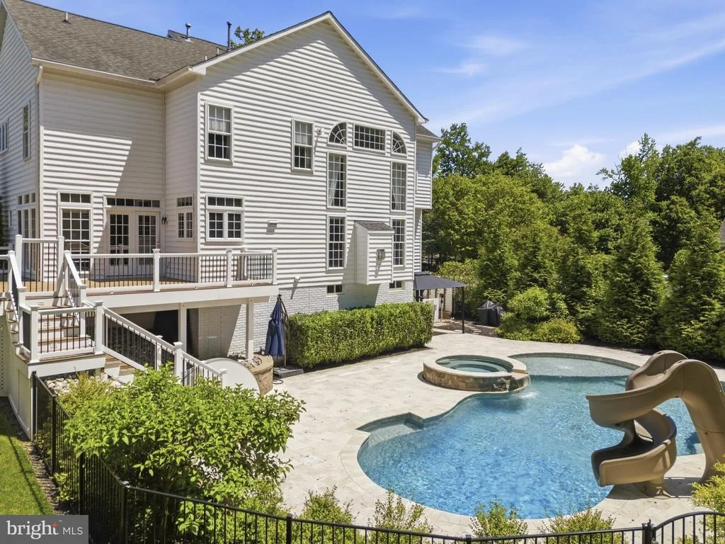 Photo of 1124 OAK TREE DRIVE