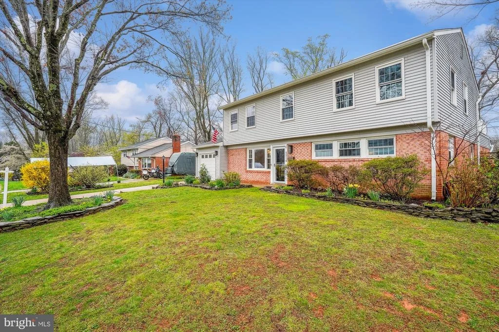 Photo of 5514 INVERCHAPEL ROAD