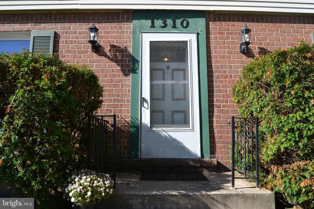 Photo of 1310 N ROLLING ROAD