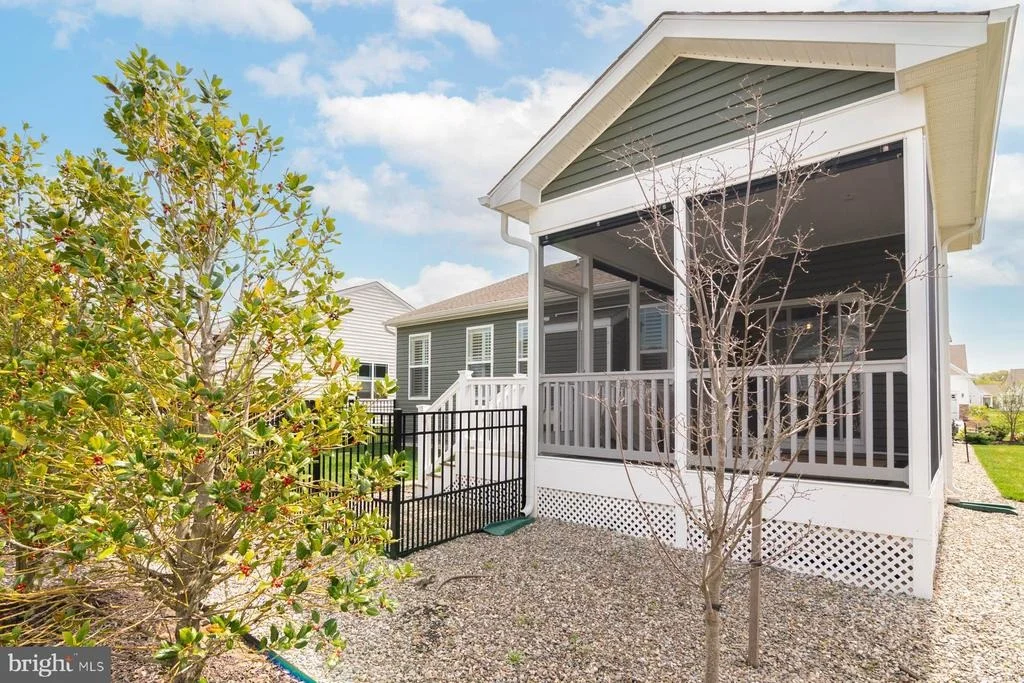 Photo of 25087 TREEVIEW LANE