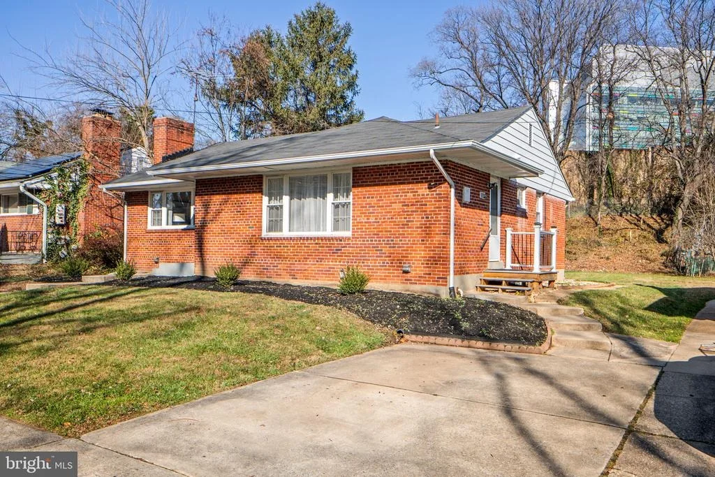 Photo of 1513 FLORA LANE