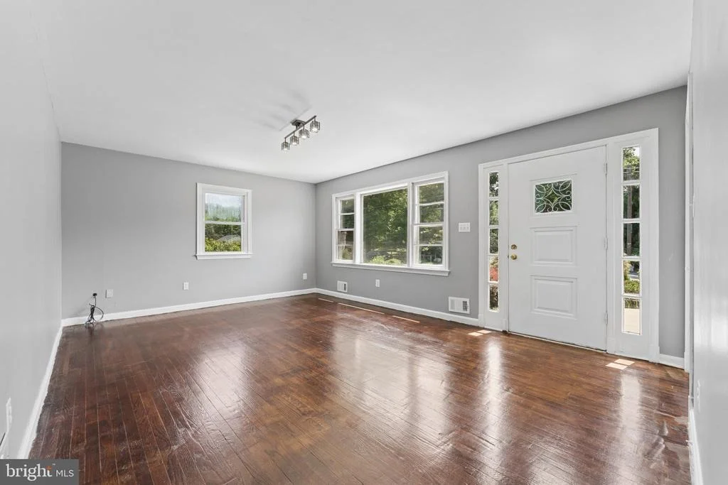 Photo of 8816 SAUNDERS LANE