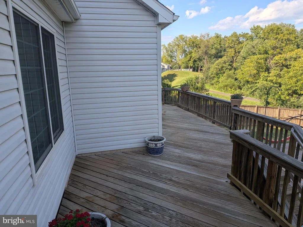 Photo of 823 WOODCREST LOOP