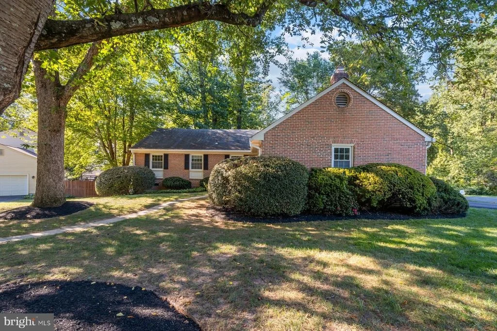 Photo of 7710 HUNTMASTER LANE