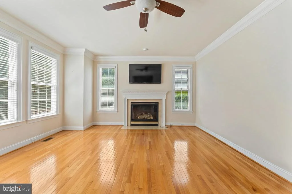 Photo of 16505 MURRAY PLACE