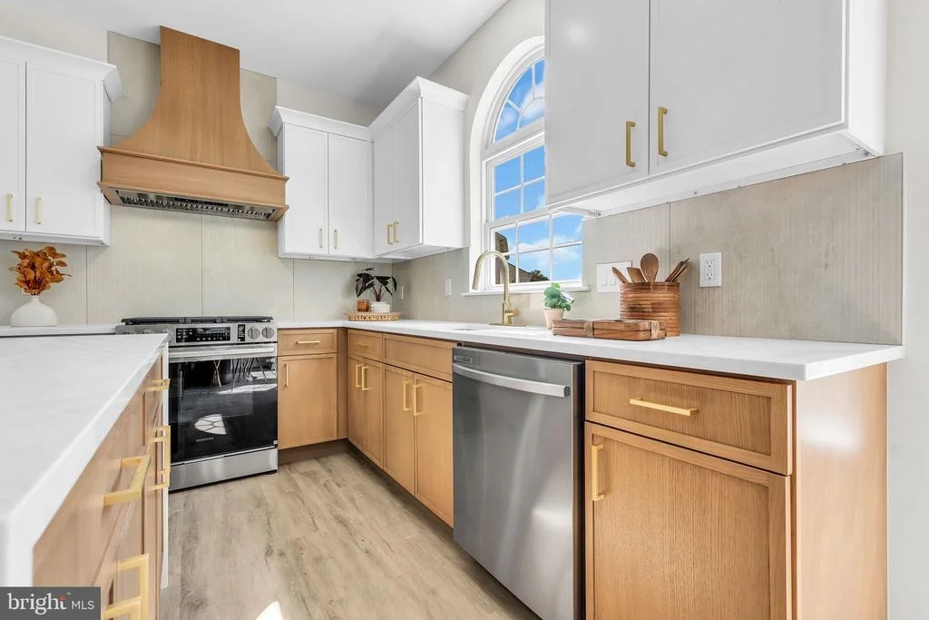 Photo of 1055 HUNTINGDON DRIVE