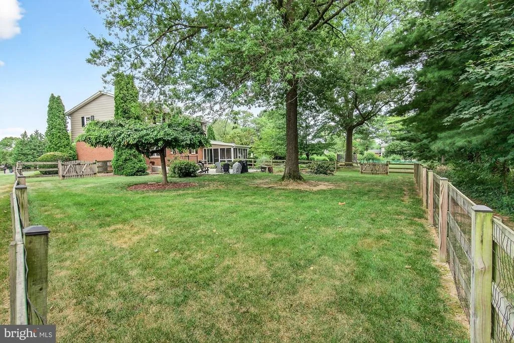 Photo of 8000 GLENDALE COURT