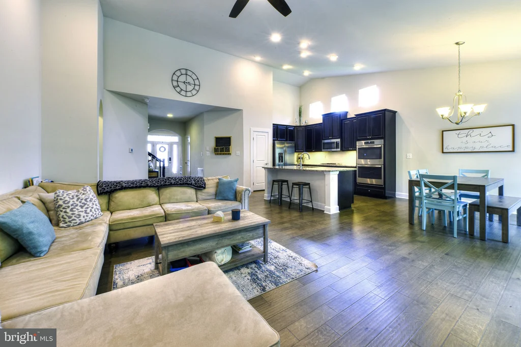Photo of 33512 AUBURN DRIVE