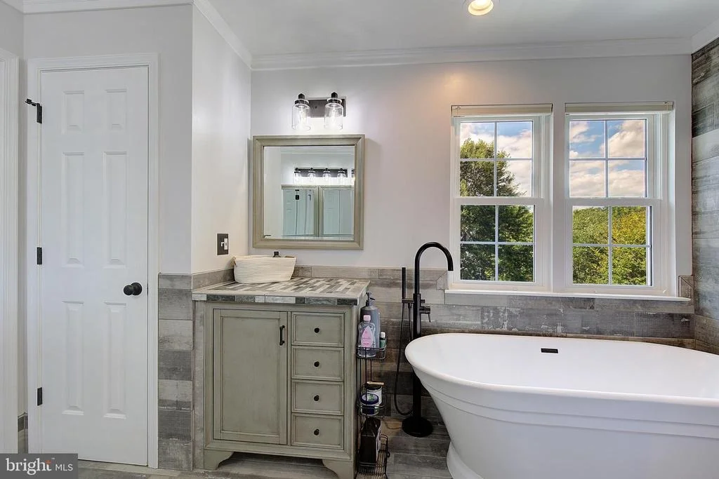 Photo of 2424 VALLEY BROOK LANE
