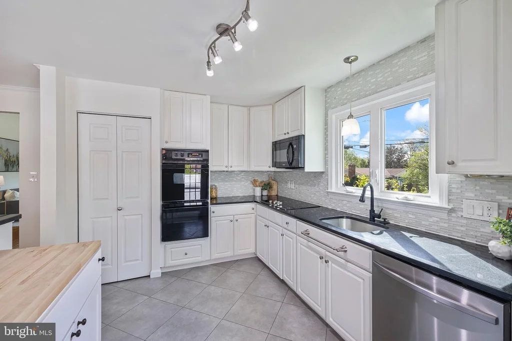 Photo of 9821 SINGLETON DRIVE
