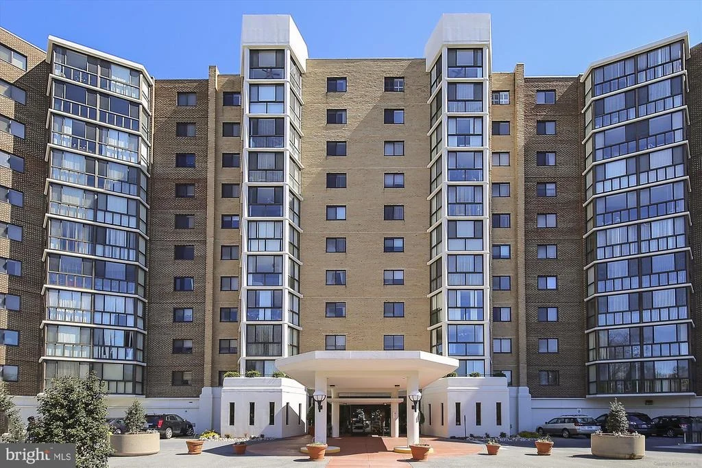 Photo of Unit 4526 at 15100 INTERLACHEN DRIVE