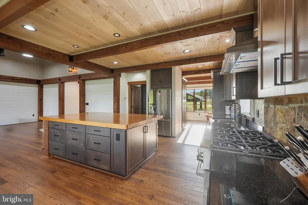 Photo of 415 NAZELROD ROAD