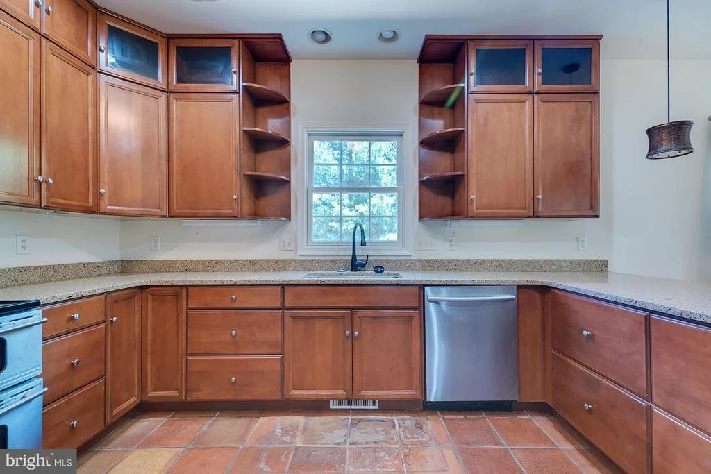 Photo of 142 W SHORE DRIVE