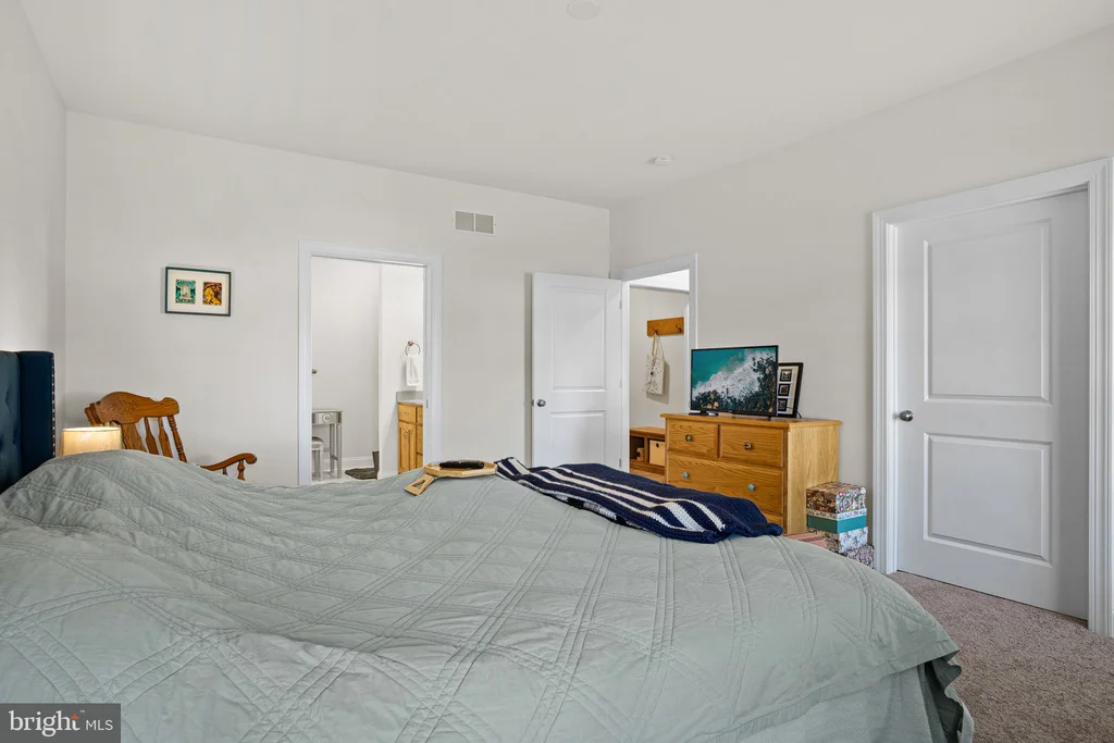 Photo of 226 UNIVERSITY DRIVE