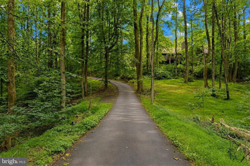 Photo of 8425 MAUSEN LANE
