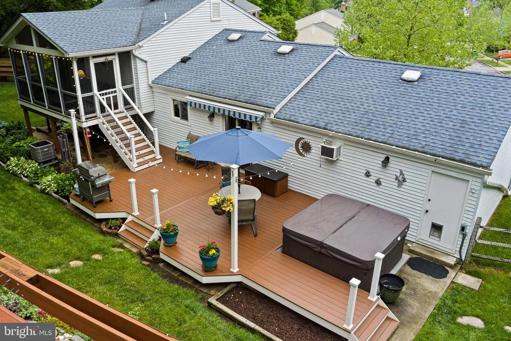 Photo of 10000 MADRONAWOOD DRIVE