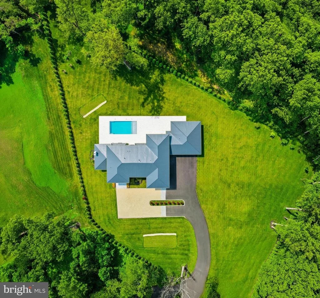 Photo of 1036 TOWLSTON ROAD