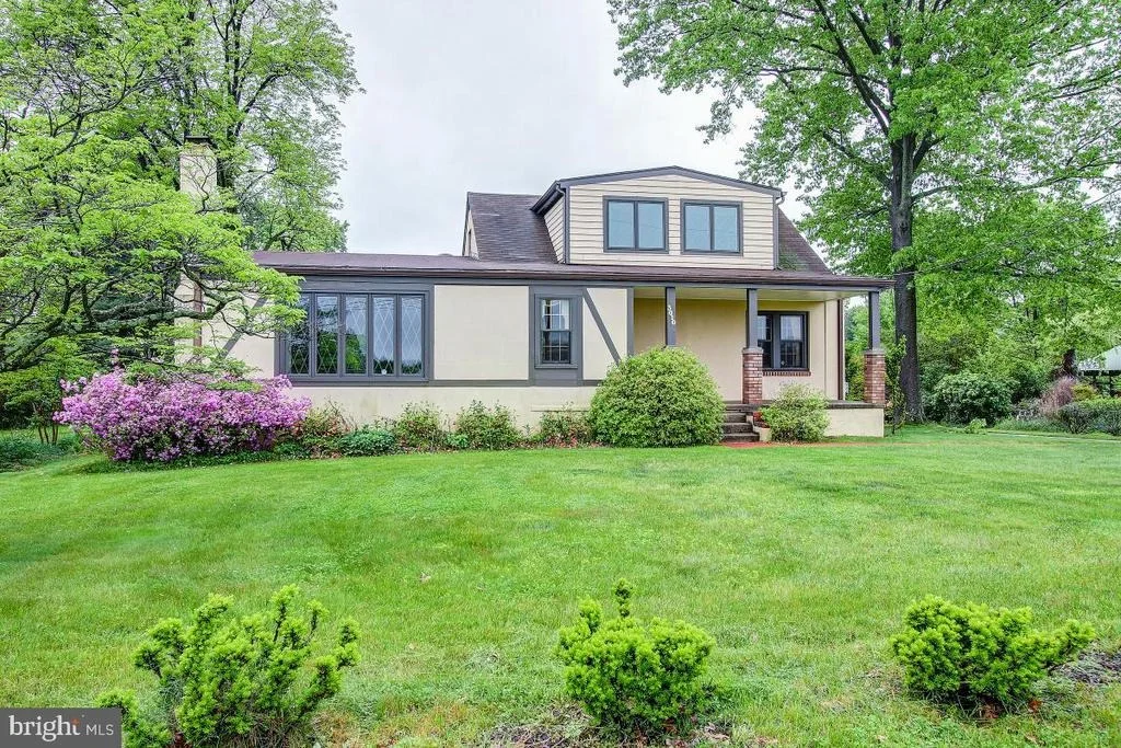 Photo of 3010 MAPLEHILL ROAD