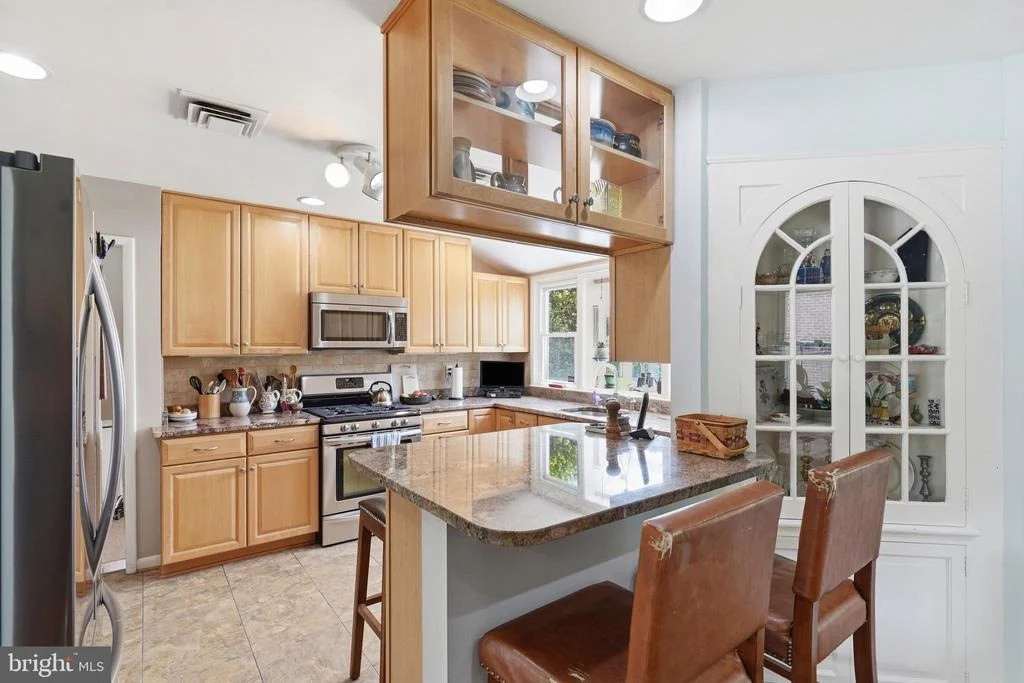 Photo of 2303 FARRINGDON ROAD