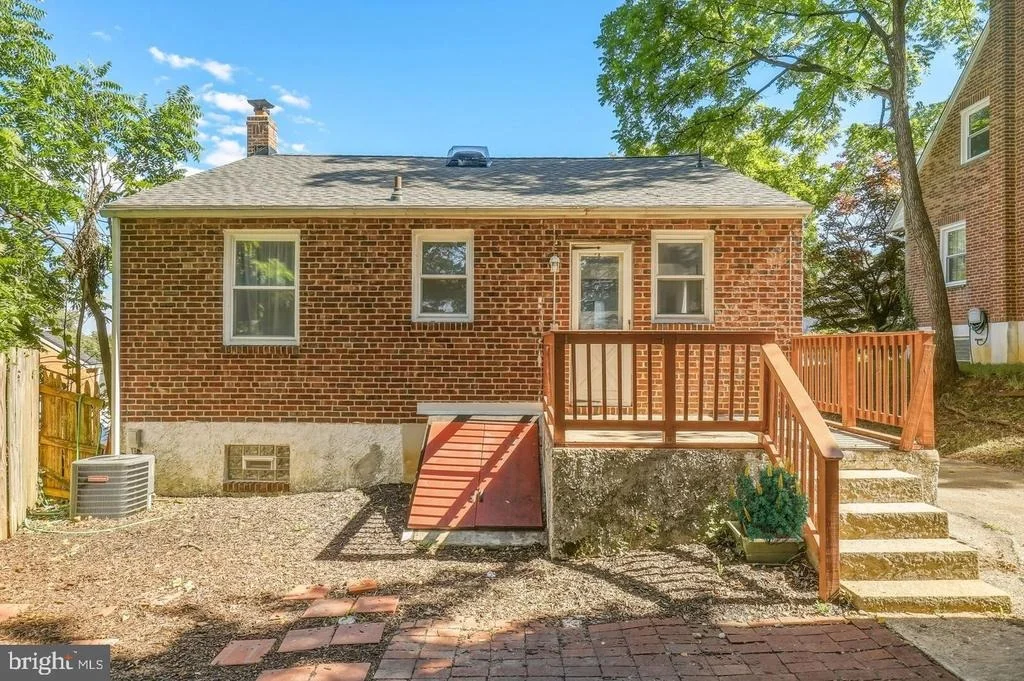 Photo of 7 LODGE ROAD