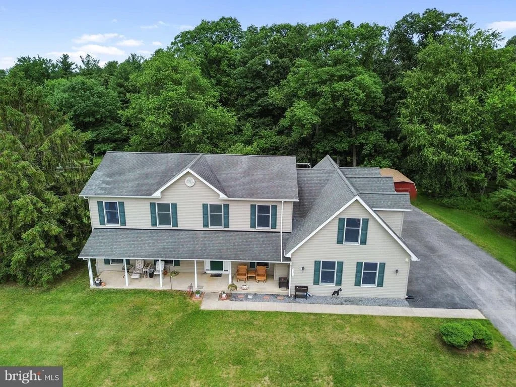 Photo of 2380 MOREAU DRIVE