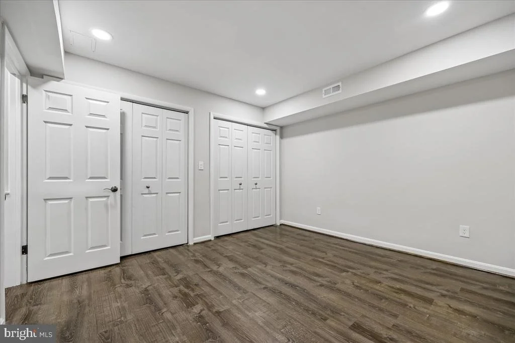 Photo of 6 CRESTVIEW COURT