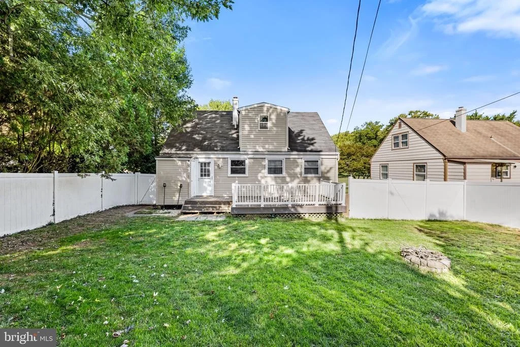 Photo of 825 CLIFFEDGE ROAD