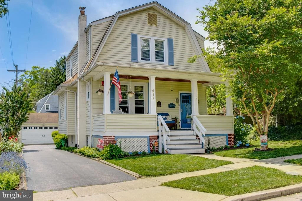 Photo of 618 ALDERSHOT ROAD