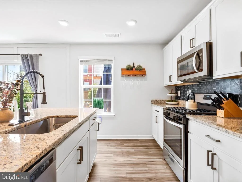 Photo of 2051 POMONA WAY