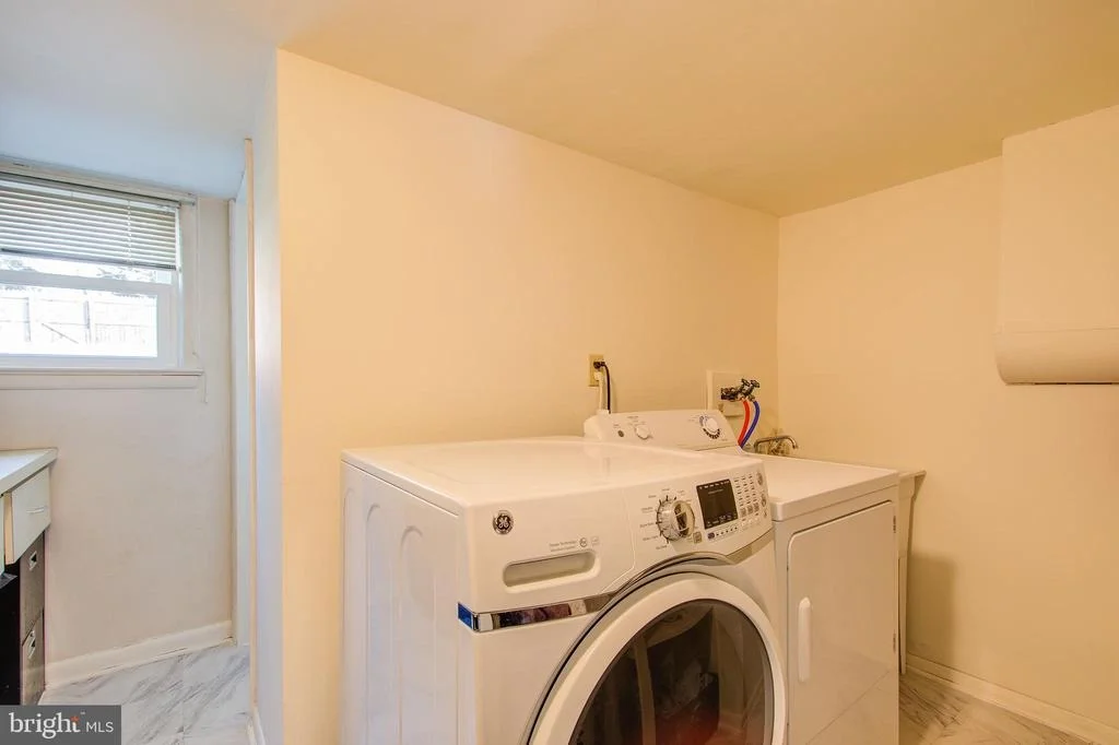 Photo of 606 BURNT MILLS AVENUE