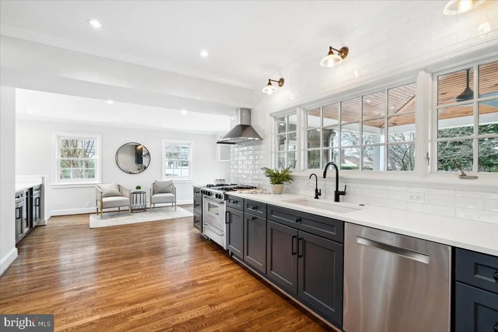 Photo of 900 ROSEMONT AVENUE