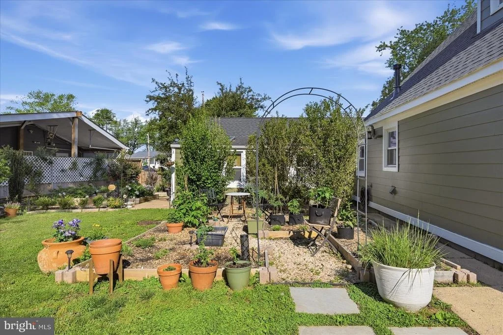 Photo of 7423 ALBEMARLE DRIVE