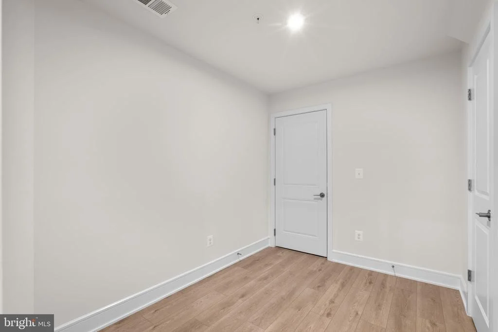 Photo of 43305 FARRINGDON SQUARE