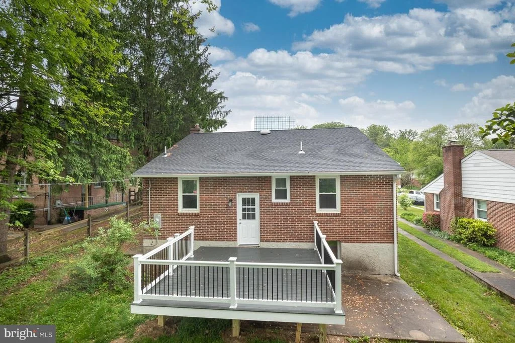 Photo of 536 BROOK ROAD