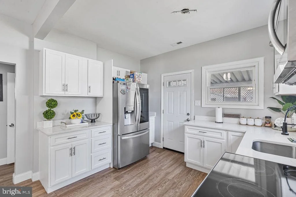 Photo of 8489 ARBUTUS ROAD