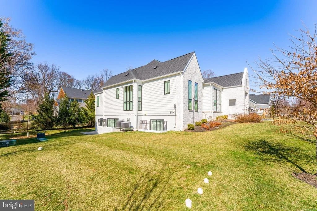 Photo of 908 WALKER ROAD