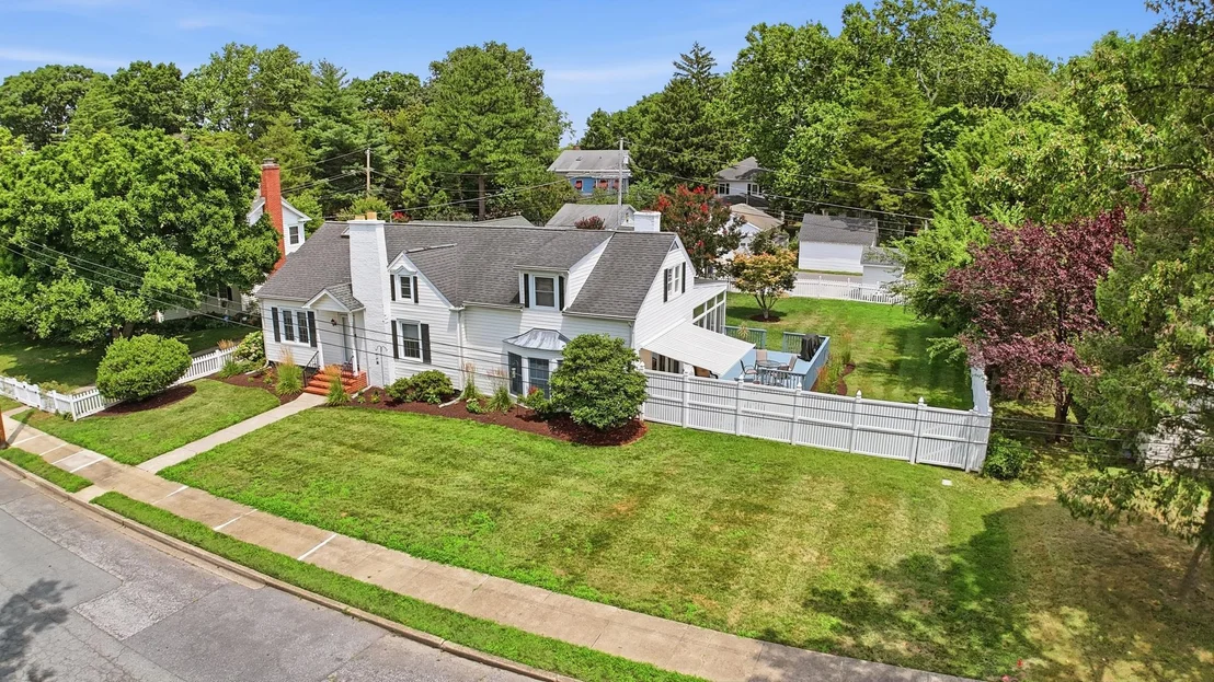 Photo of 727 N GOVERNORS AVENUE