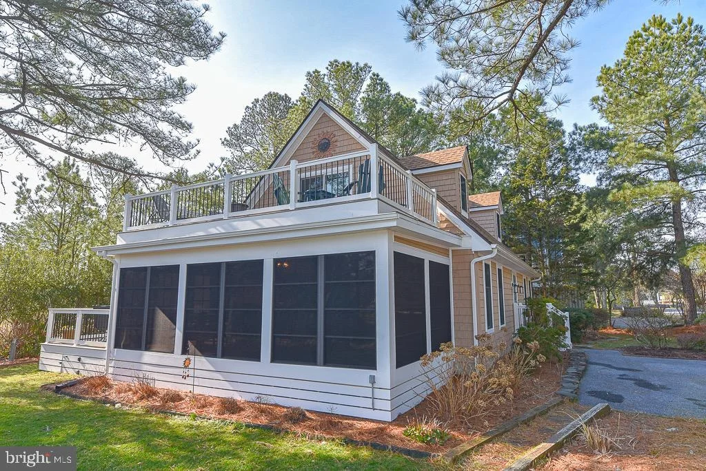 Photo of 956 LAKE VIEW DRIVE