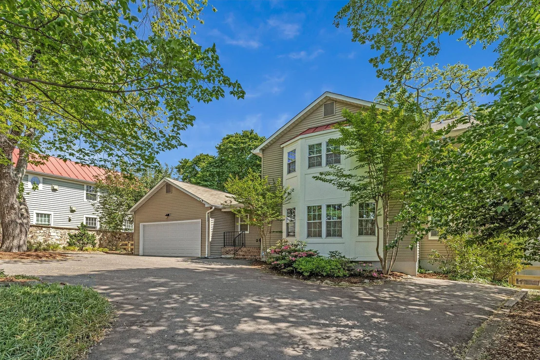 Photo of 3683 BLENHEIM BOULEVARD