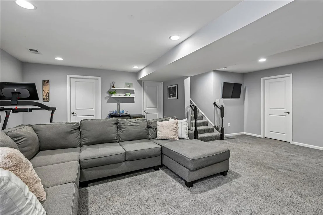 Photo of 8124 MEADOWGATE CIRCLE