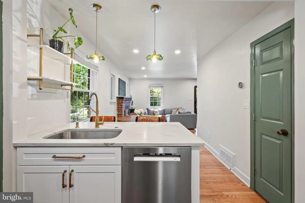 Photo of 403 WILLIAMSBURG DRIVE N